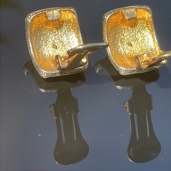 Gold Earring Pair - Picture 8 of 12